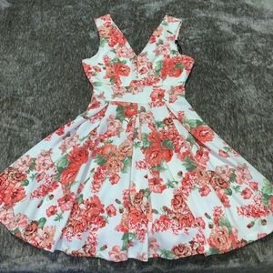 Size Med Knee-Length Floral Dress